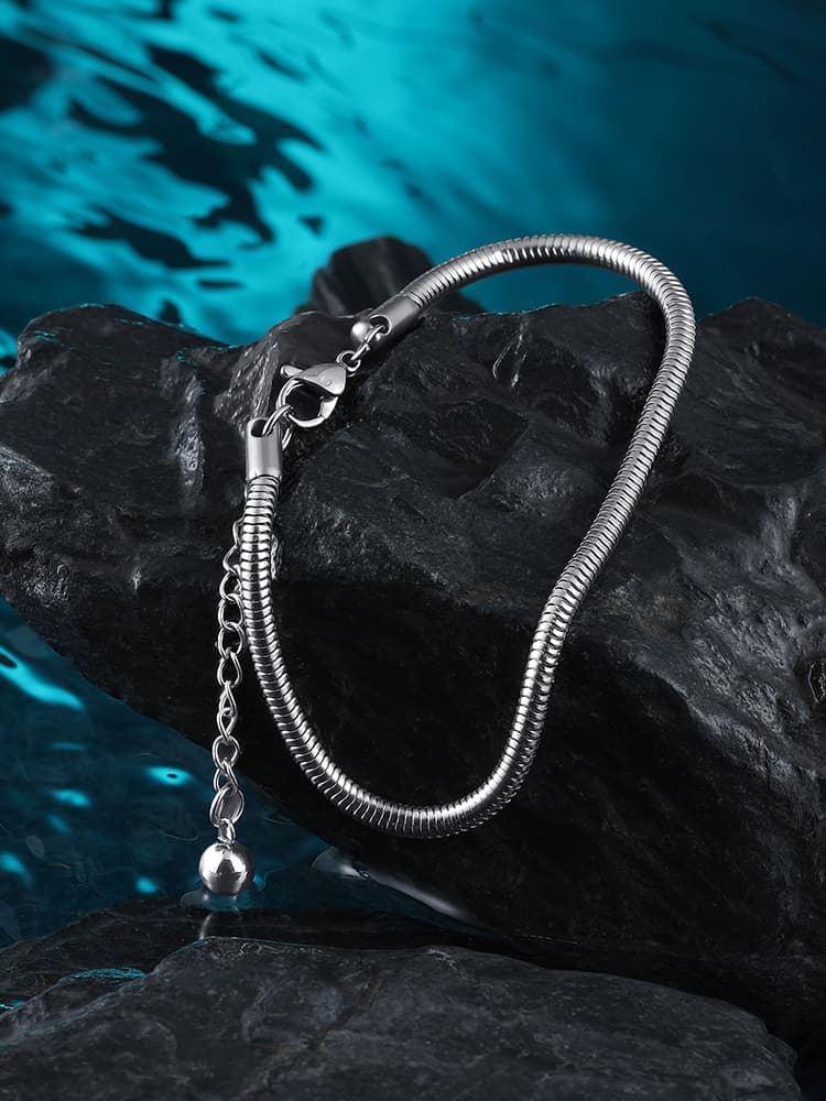 メンズアクセサリー バングル 蛇骨のようなねじれバングル