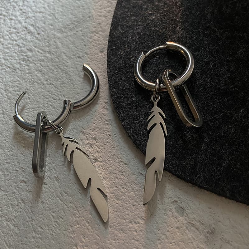 メンズアクセサリー ピアス 羽根と輪をつなぐデザインピアス