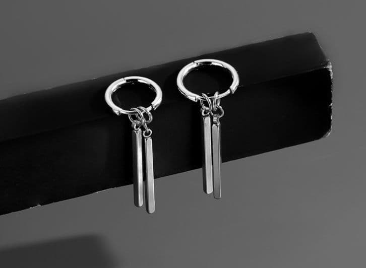 メンズアクセサリー ピアス 縦棒揺れるフープピアス
