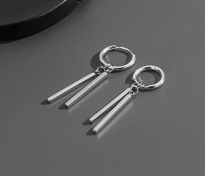 メンズアクセサリー ピアス 縦棒揺れるフープピアス