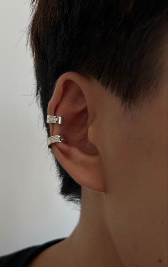 メンズアクセサリー イヤーカフ 刻印入り二連耳掛けリング
