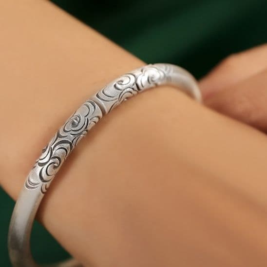 メンズアクセサリー バングル 彫刻職人技のバングル