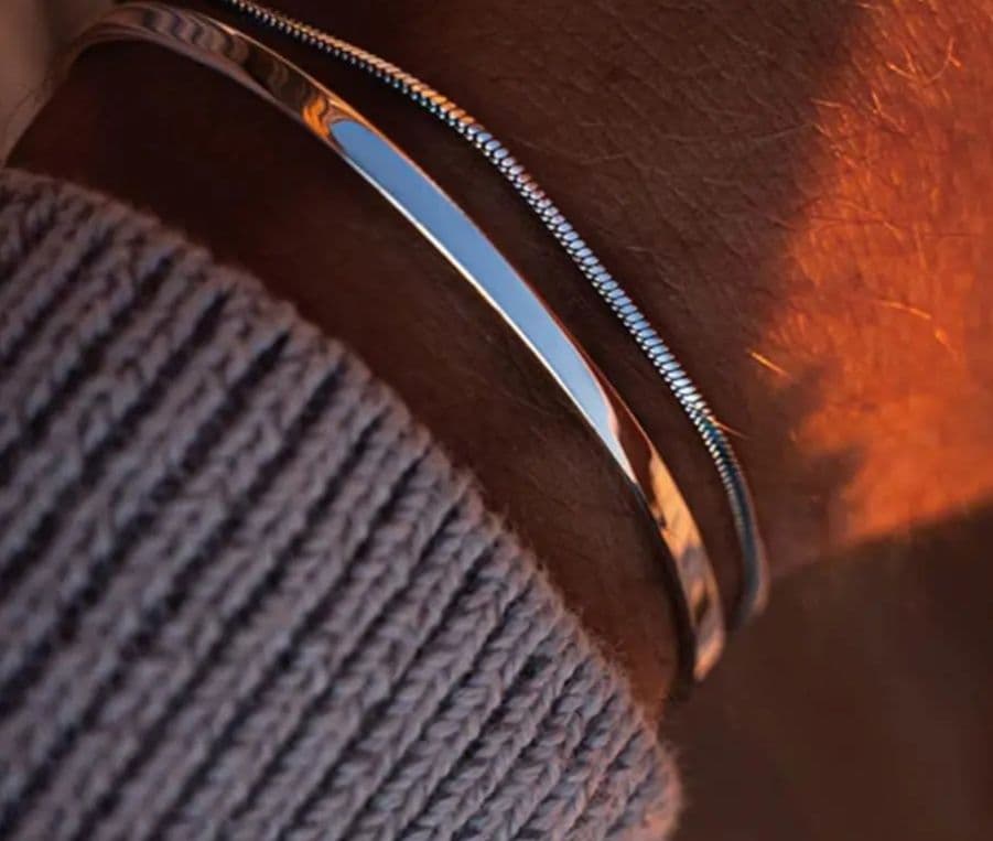 メンズアクセサリー バングル 細身なデザインのバングル