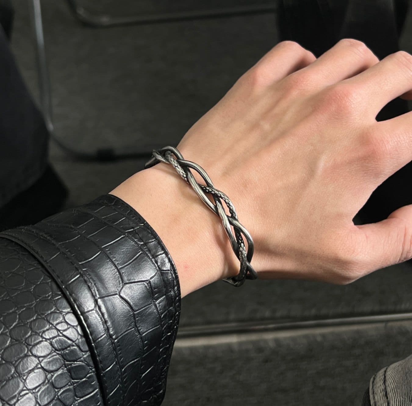 メンズアクセサリー バングル 編み込みのしなやかバングル