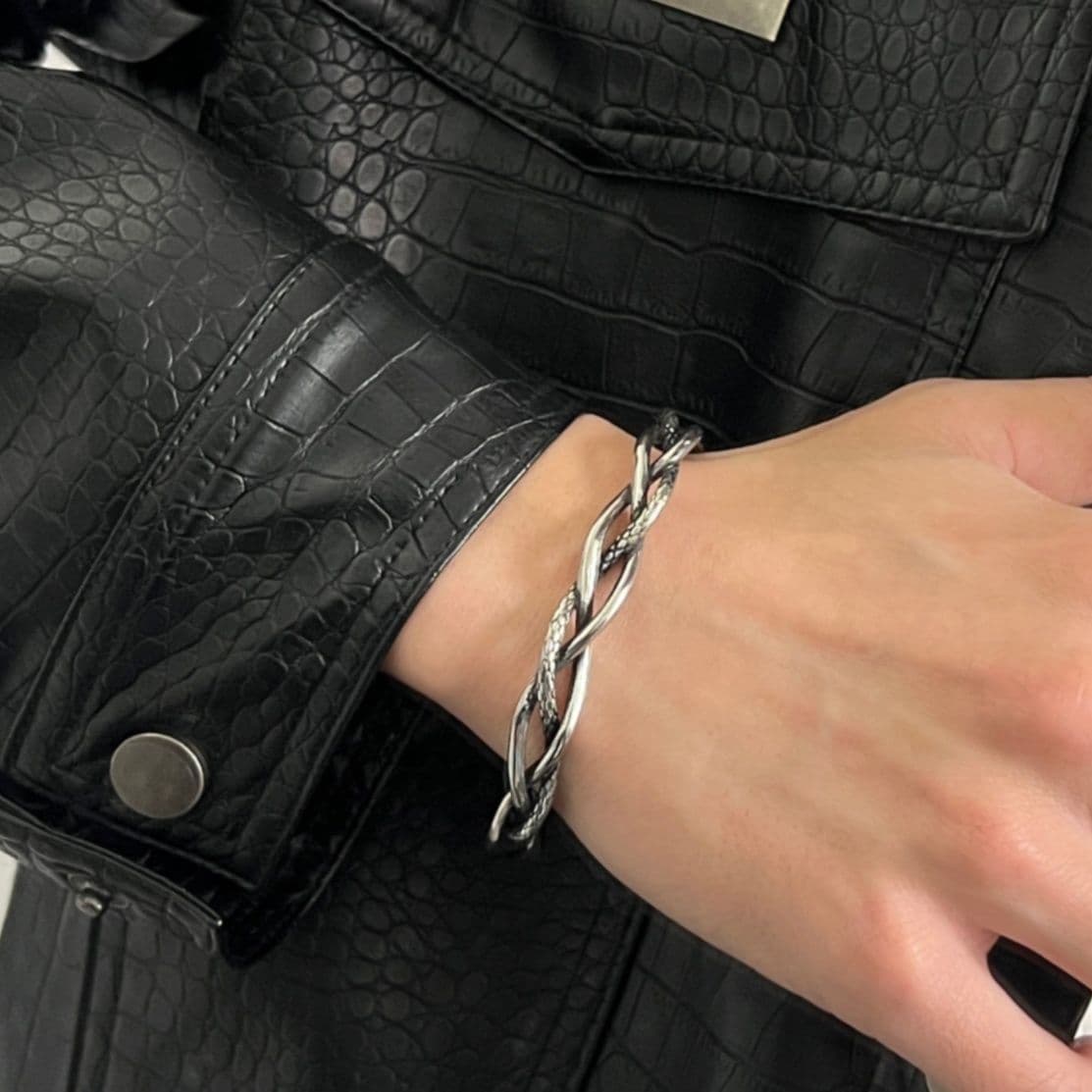 メンズアクセサリー バングル 編み込みのしなやかバングル