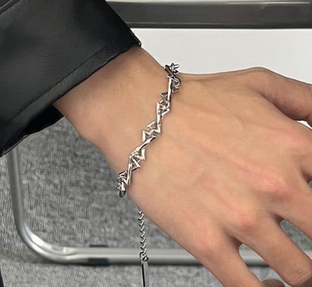 メンズアクセサリー ブレスレット 幾何学模様の三角チェーンブレスレット