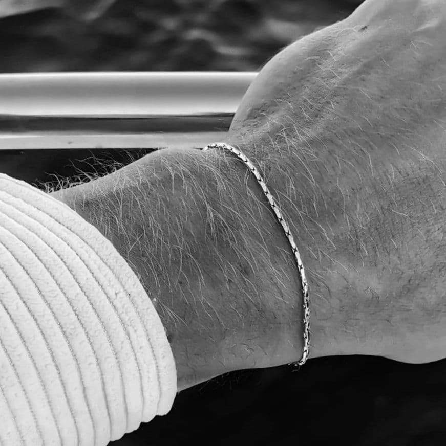 メンズアクセサリー ブレスレット 細身の洗練スネークチェーンブレスレット