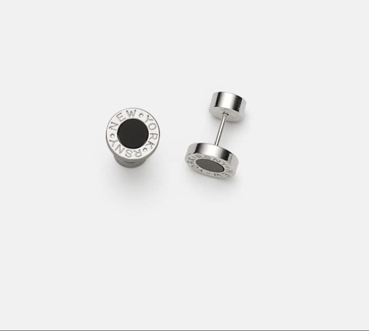 メンズアクセサリー ピアス 円形浮彫デザインスタッドピアス