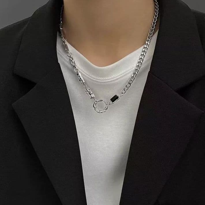 メンズアクセサリー 非対称鎖模様の洗練ネックレス