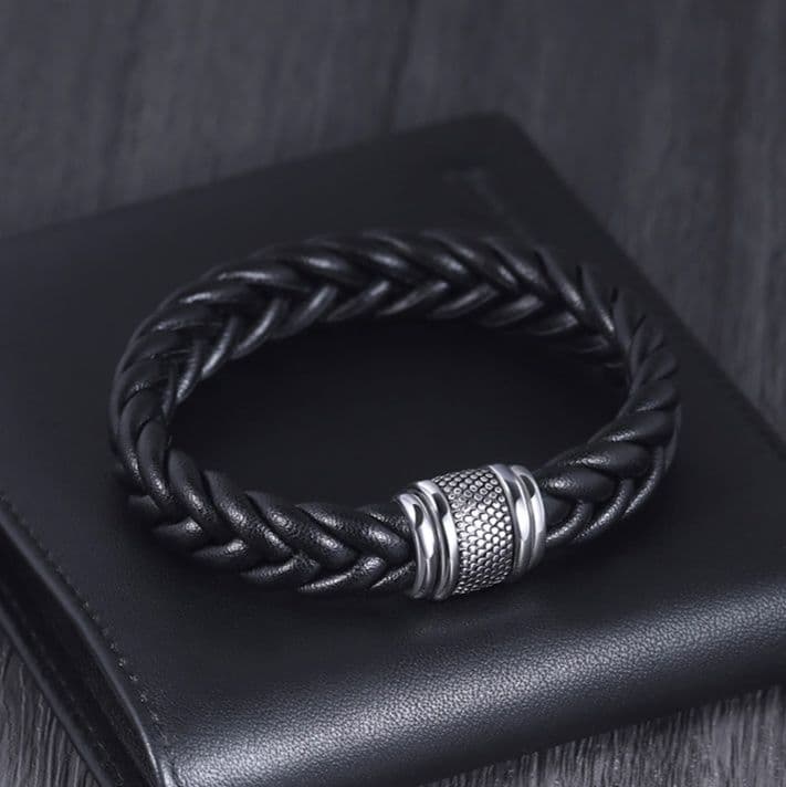 メンズアクセサリー 匠の技 編み込み革紐ブレスレット