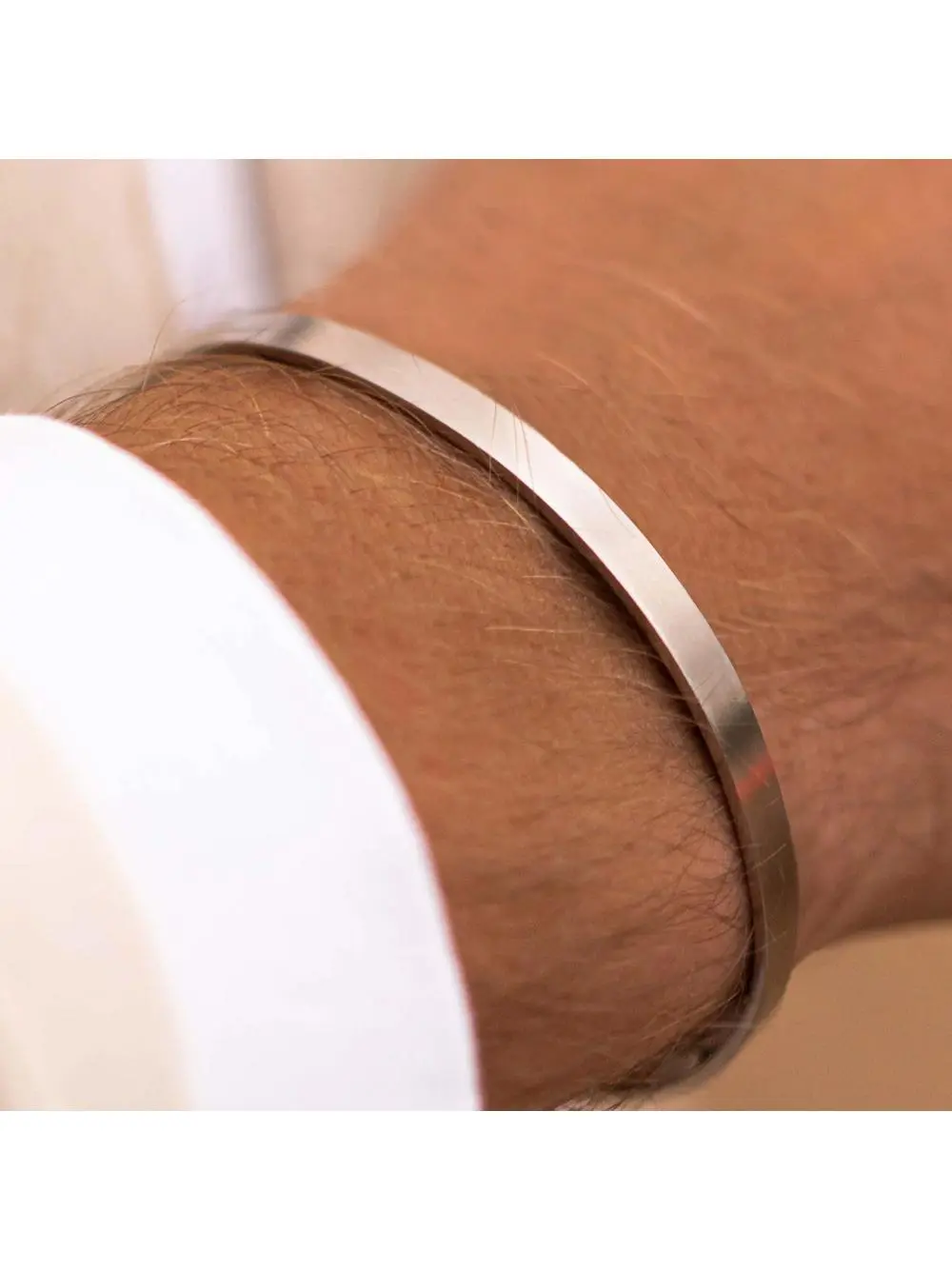 メンズアクセサリー バングル 細身なデザインのバングル