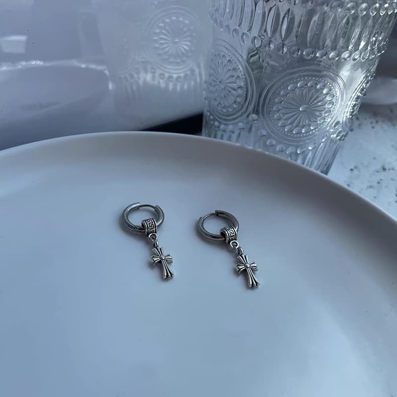 メンズアクセサリー ピアス 神秘の十字架フープピアス