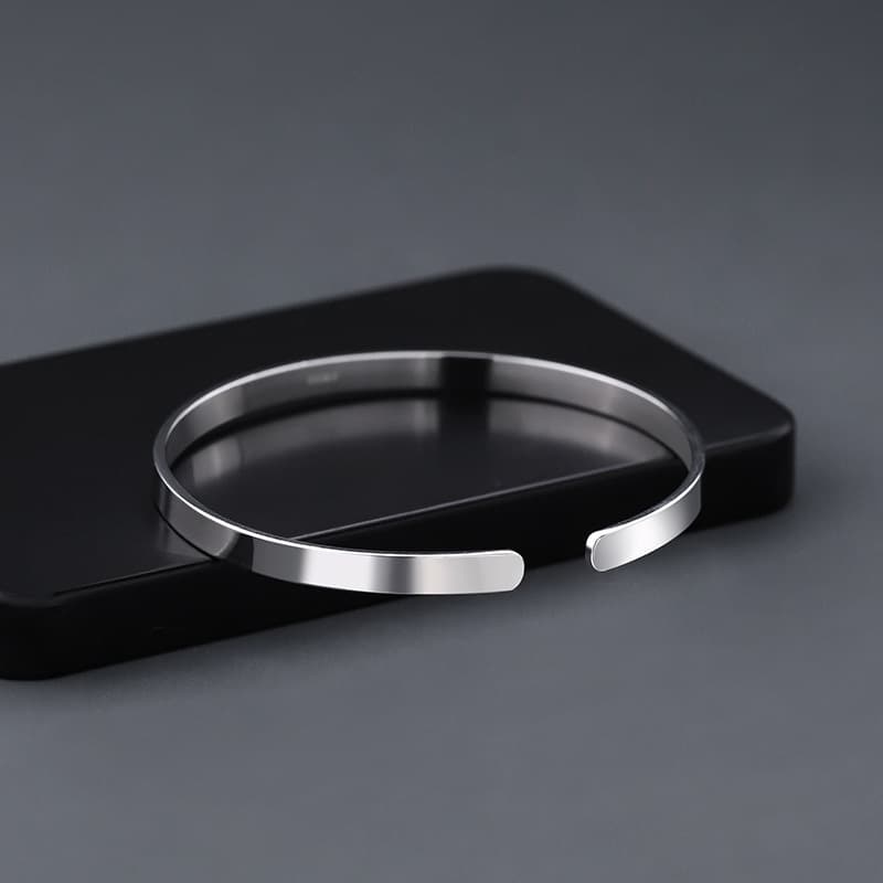 メンズアクセサリー バングル 洗練された極細フォルムバングル