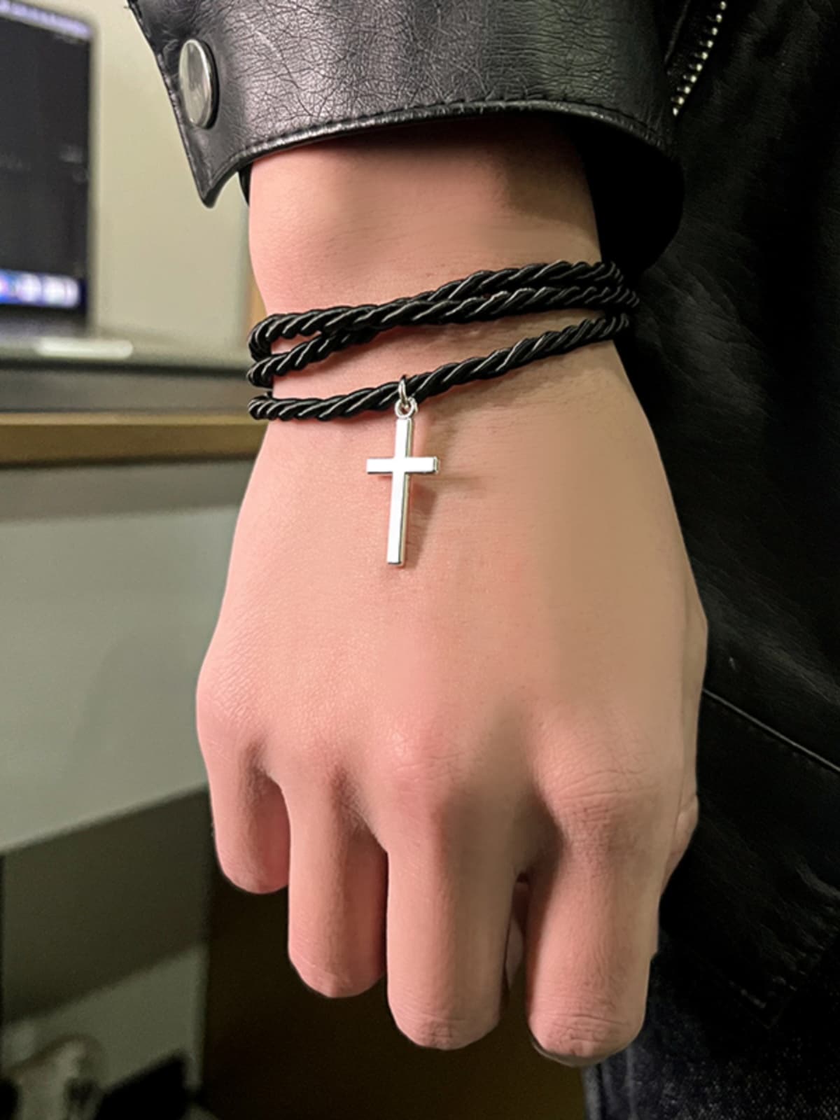 メンズアクセサリー ブレスレット ３連巻き十字架チャームブレスレット