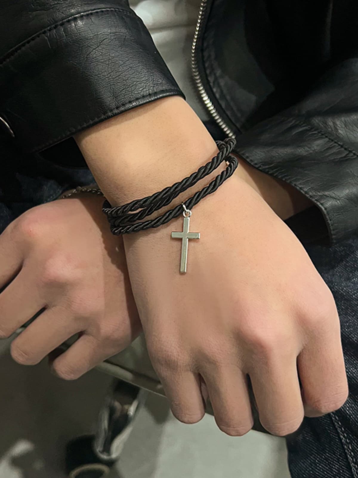 メンズアクセサリー ブレスレット ３連巻き十字架チャームブレスレット