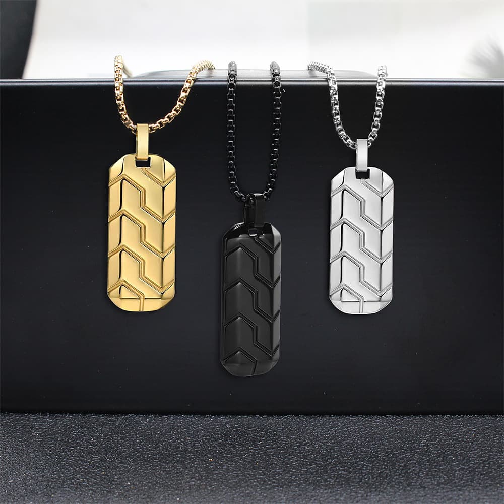 メンズアクセサリー 幾何学模様のプレートネックレス
