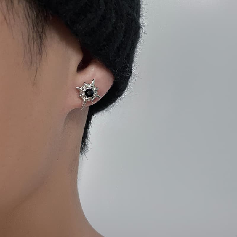 メンズアクセサリー ピアス 星光輝く鋭角モチーフピアス