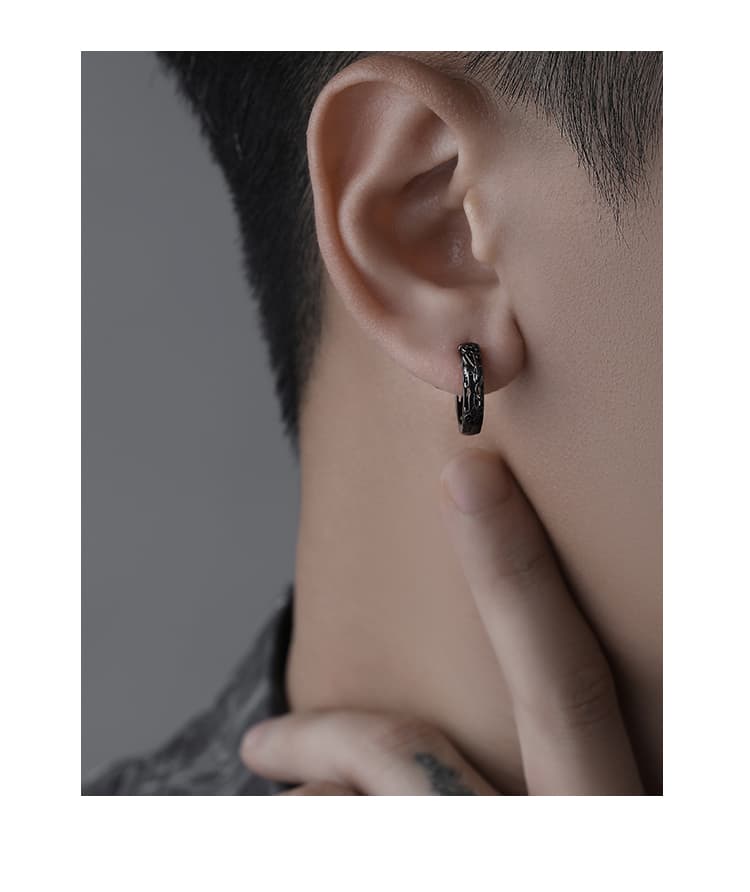 メンズアクセサリー 彫刻模様のフープピアス