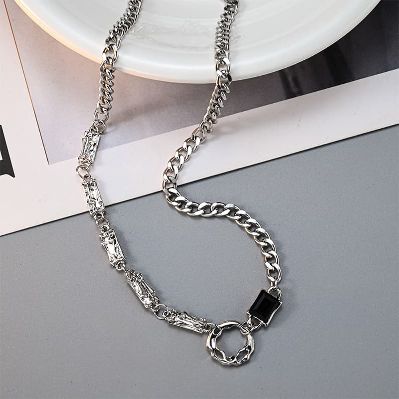 メンズアクセサリー 非対称鎖模様の洗練ネックレス