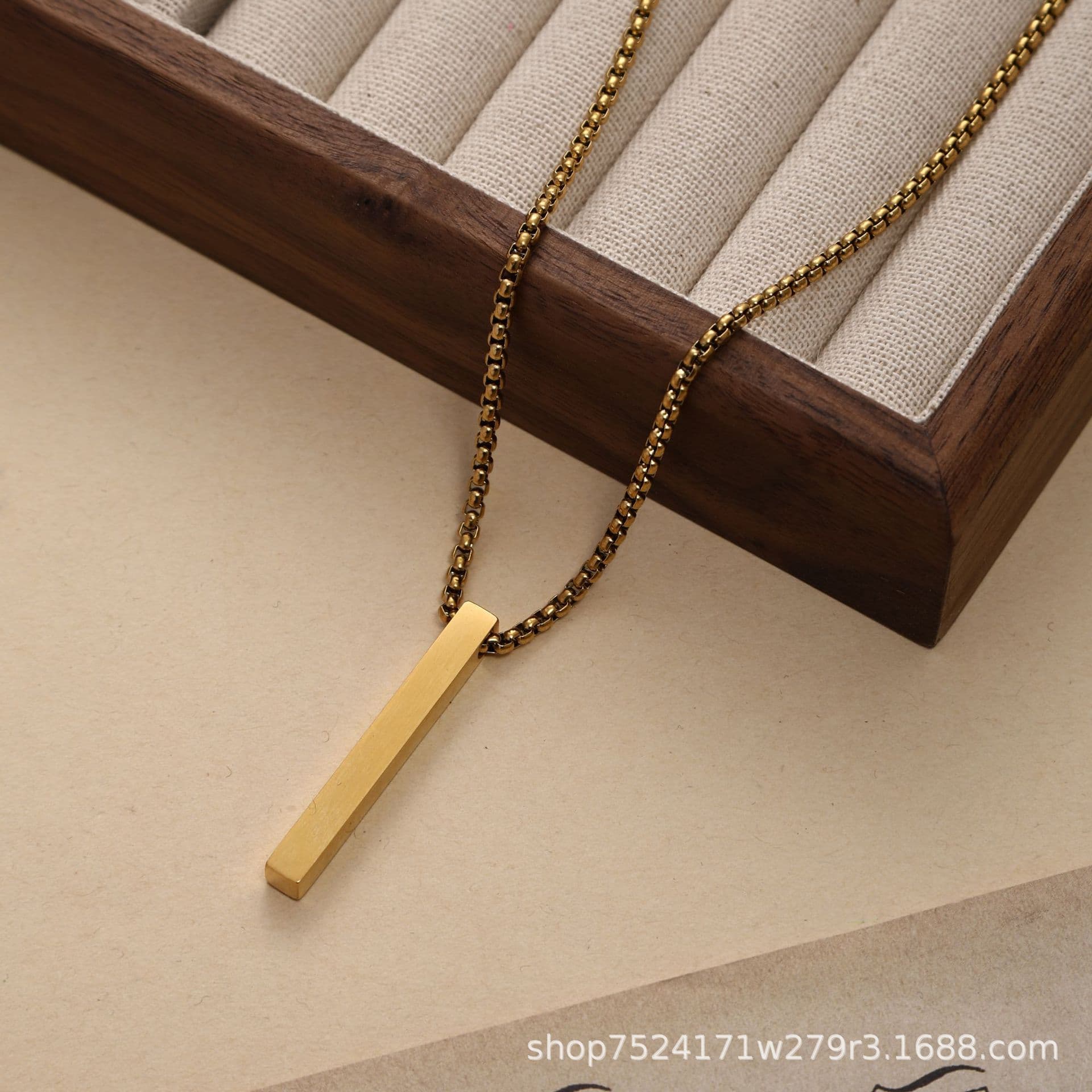 メンズアクセサリー 極細バーペンダント 洗練の一筋