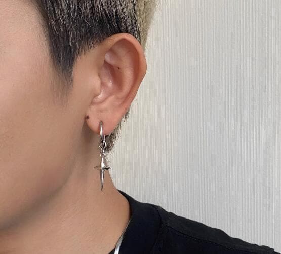 メンズアクセサリー 星型チャーム付きメンズピアス クールなフープタイプ
