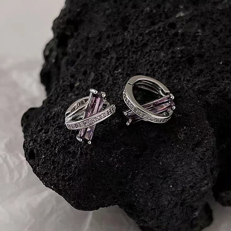 メンズアクセサリー ピアス 交差結晶 輝きのフープピアス