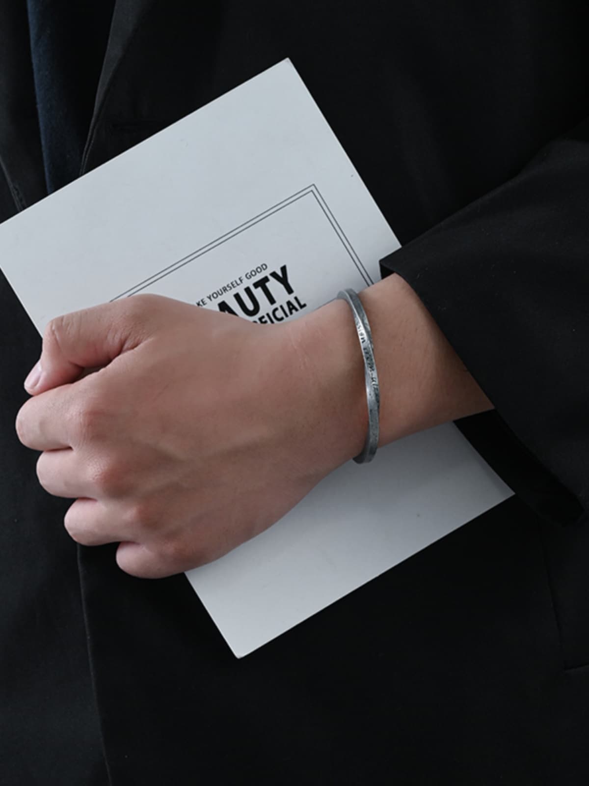 メンズアクセサリー バングル 洗練された刻印バングル