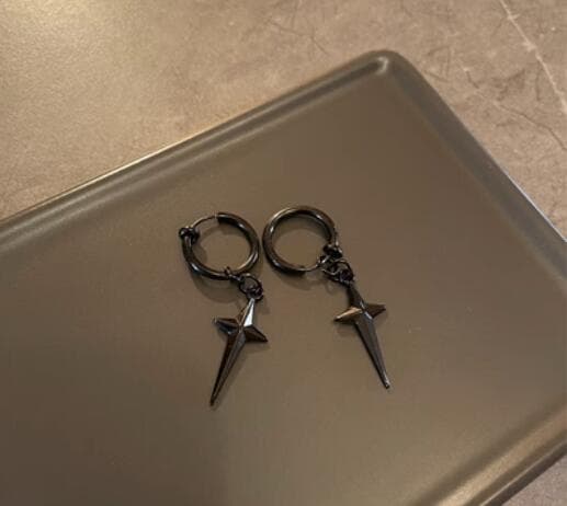 メンズアクセサリー 星型チャーム付きメンズピアス クールなフープタイプ