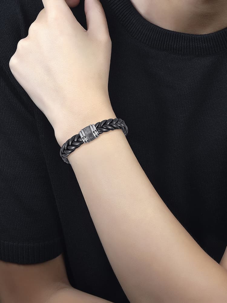 メンズアクセサリー 匠の技 編み込み革紐ブレスレット