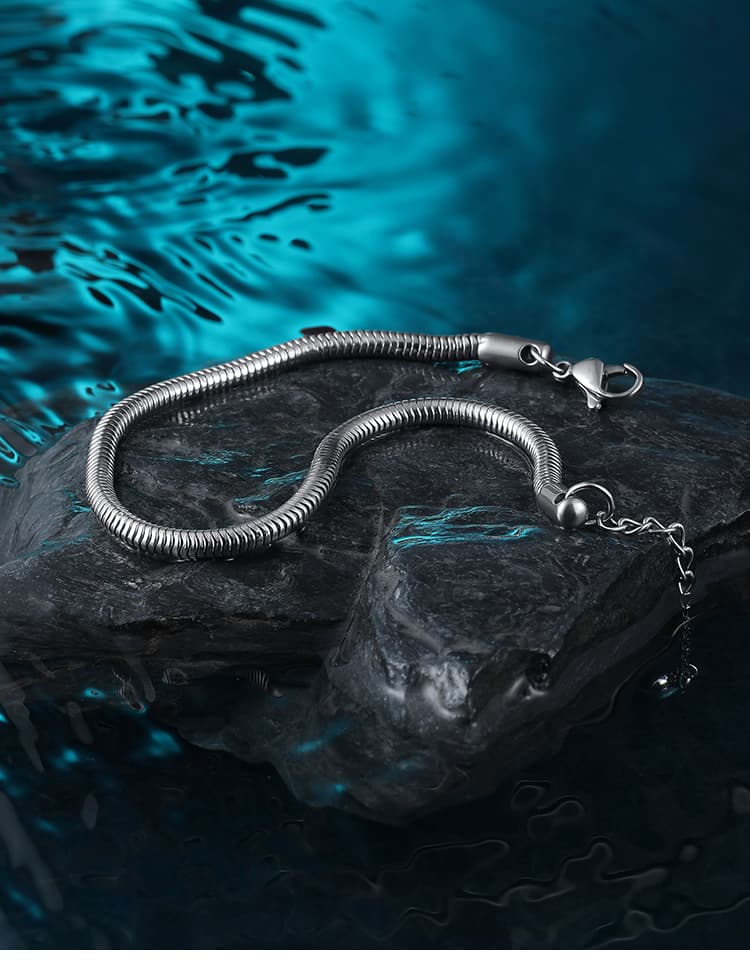 メンズアクセサリー バングル 蛇骨のようなねじれバングル