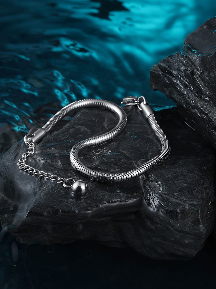 メンズアクセサリー バングル 蛇骨のようなねじれバングル