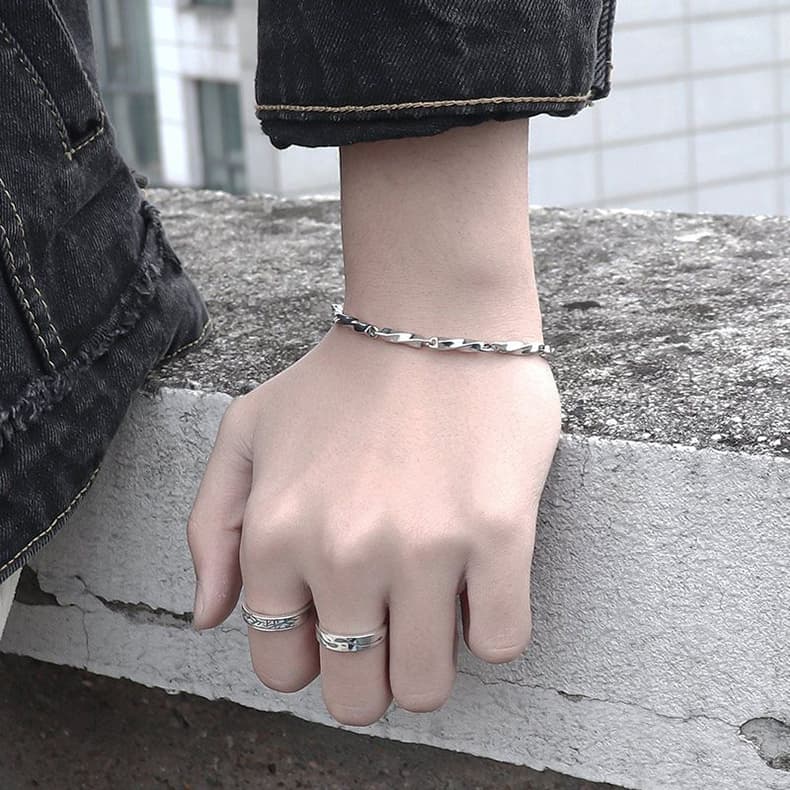 メンズアクセサリー ねじれデザイン 細身ブレスレット