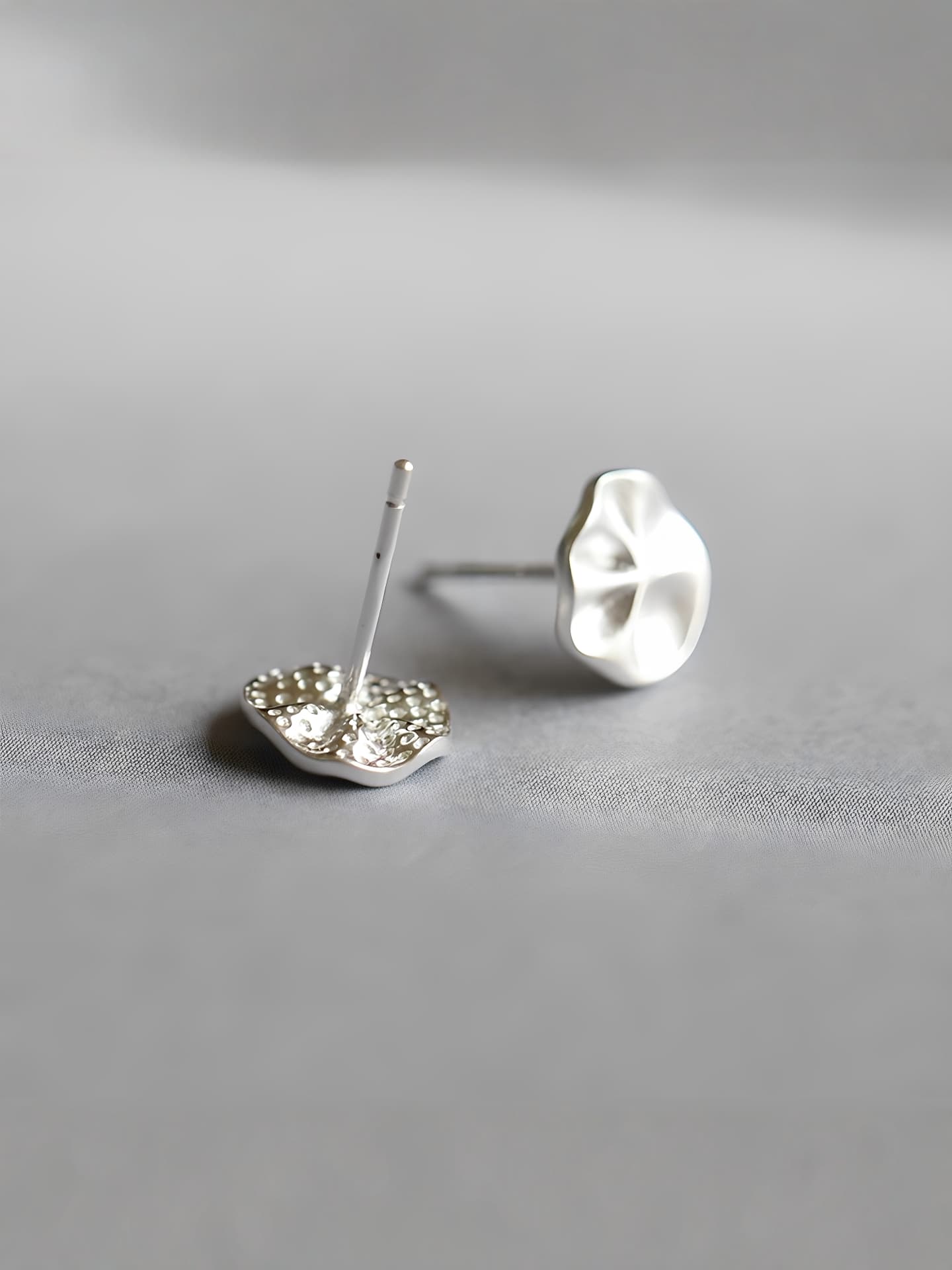 メンズアクセサリー 波紋のきらめき 円形ピアス