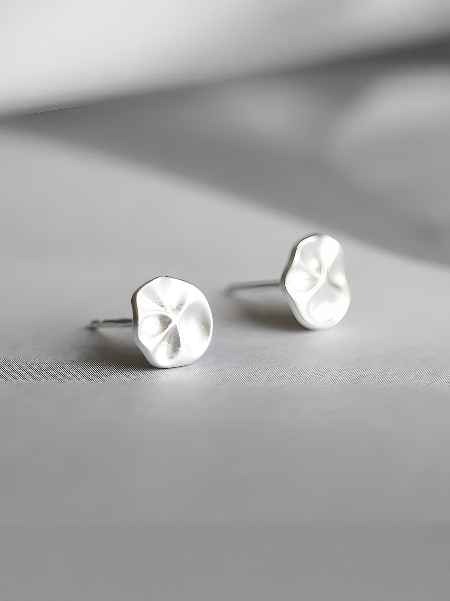 メンズアクセサリー 波紋のきらめき 円形ピアス