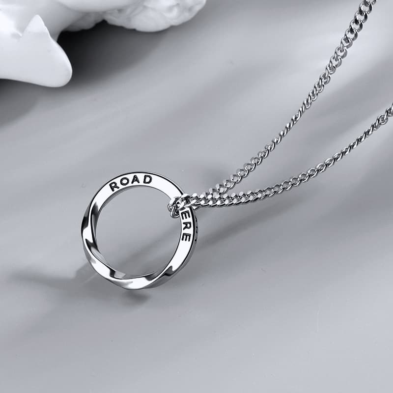 メンズアクセサリー ネックレス ねじれリングペンダント