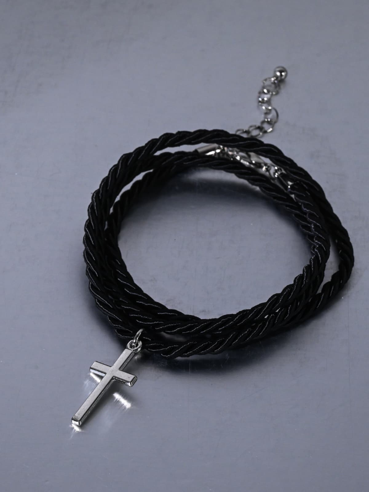 メンズアクセサリー ブレスレット ３連巻き十字架チャームブレスレット