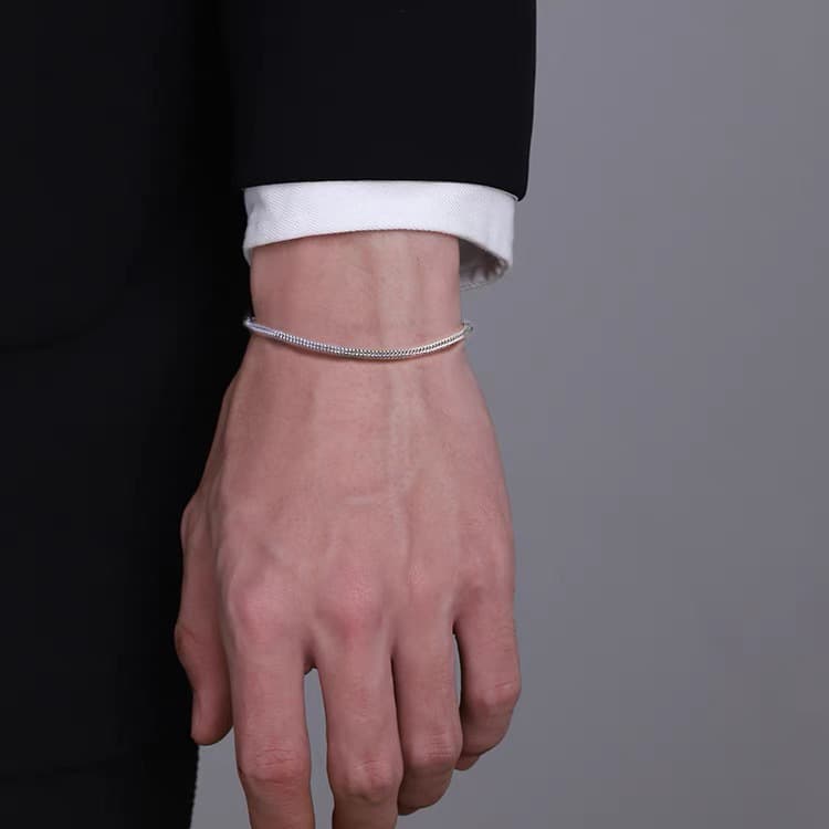 メンズアクセサリー ブレスレット 洗練された細身の蛇行チェーンブレスレット