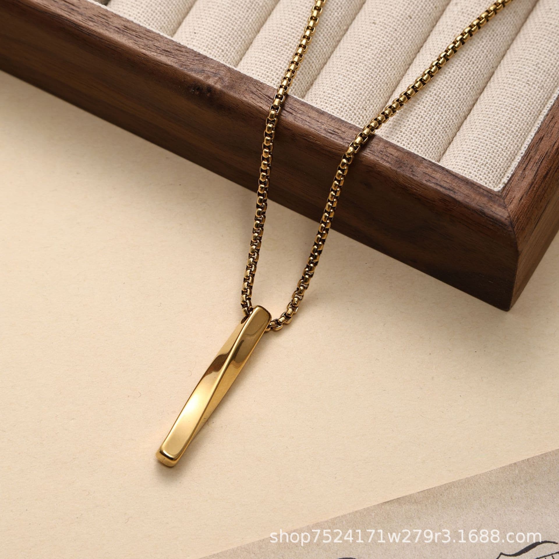 メンズアクセサリー 極細バーペンダント 洗練の一筋