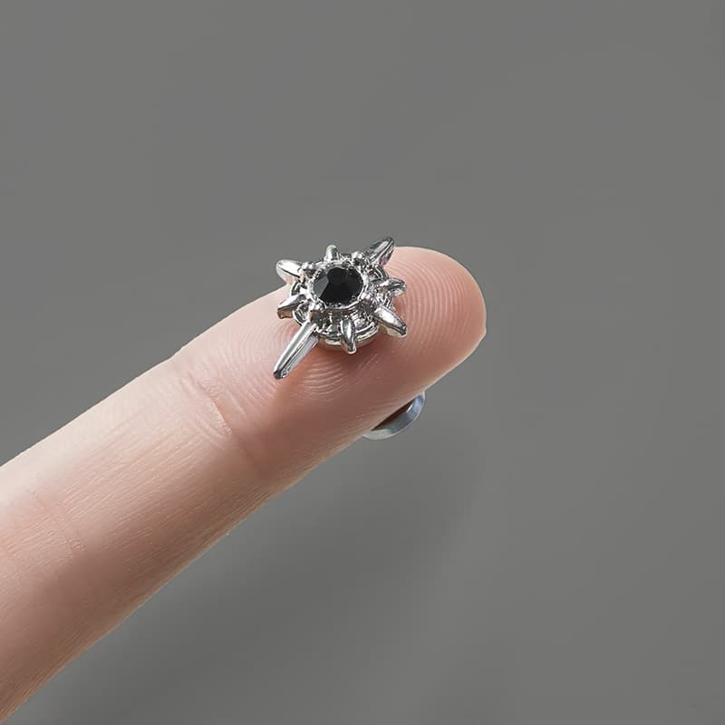 メンズアクセサリー ピアス 星光輝く鋭角モチーフピアス
