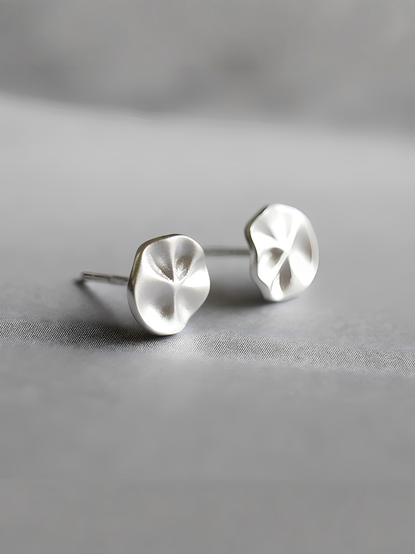 メンズアクセサリー 波紋のきらめき 円形ピアス