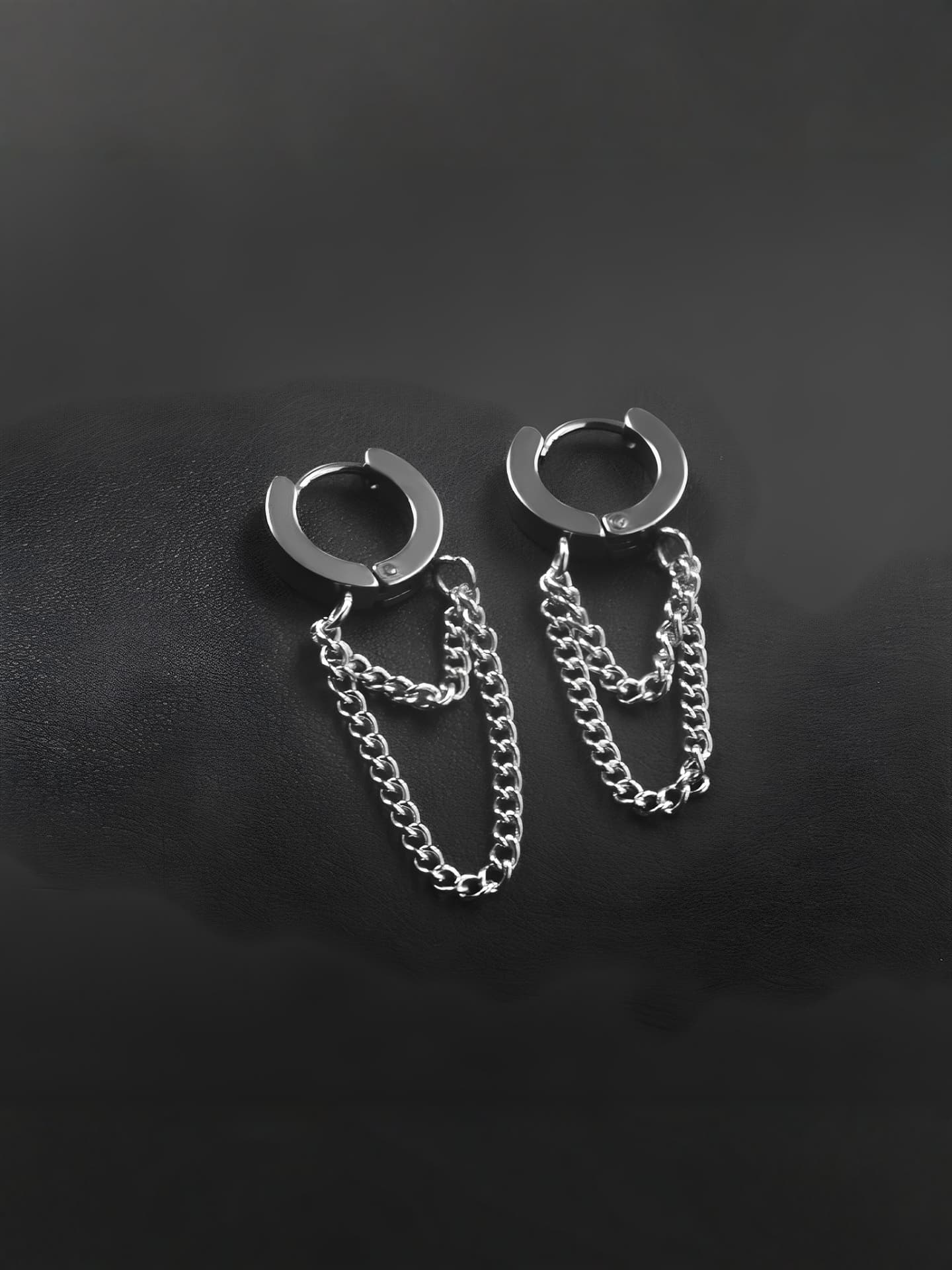 メンズアクセサリー 流れる輝き 細鎖ピアス