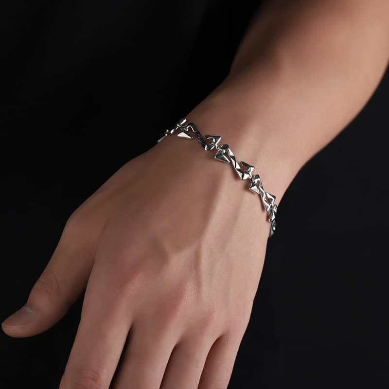 メンズアクセサリー ブレスレット 幾何学模様の三角チェーンブレスレット