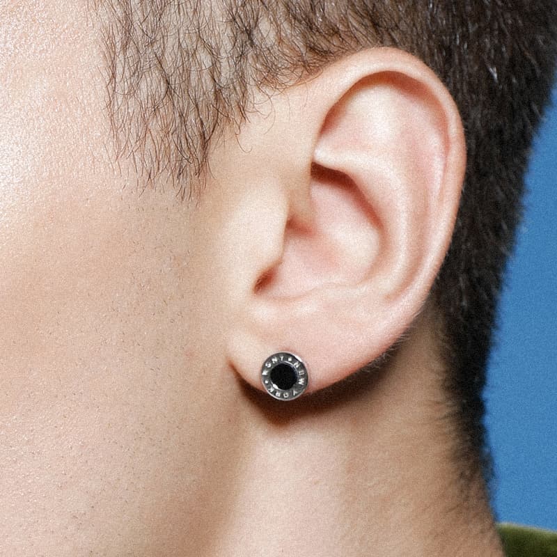 メンズアクセサリー ピアス 円形浮彫デザインスタッドピアス