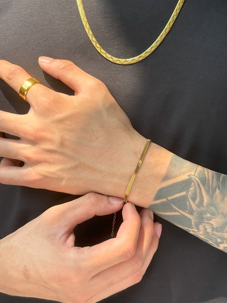 メンズアクセサリー 男性用極細金色チェーンブレスレット上品仕上げ
