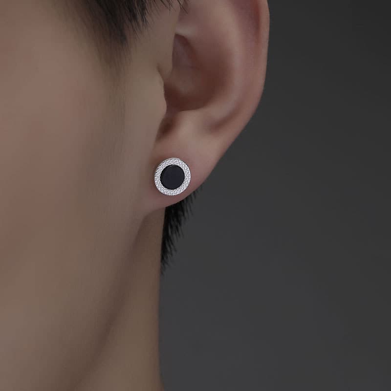 メンズアクセサリー 男性用ピアス 黒石円形彫刻枠ピアス